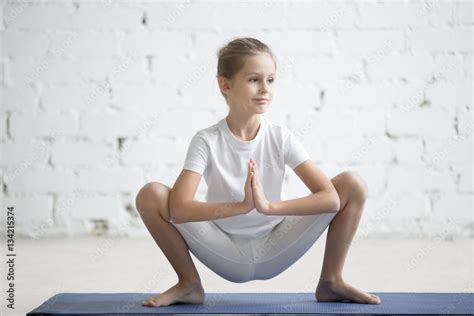 Naked Bedroom Yoga 6: Morning Stretch! (NAKED YOGA。